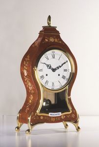 Art. 601/3, Tabla reloj en incrustaciones de madera de olmo, con especial en latn dorado