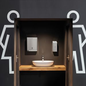 Bathroom accessories, Colecci�n de accesorios de ba�o met�licos.