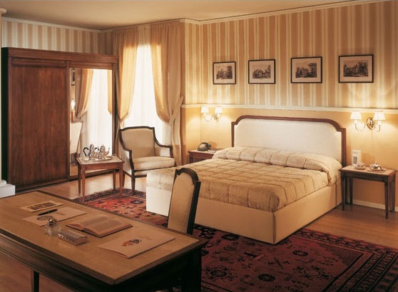 Collezione Direttorio, Muebles de estilo clásico para la habitación de hotel, por encargo