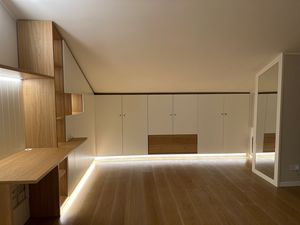 Armario �tico moderno hecho a medida, Armario abuhardillado moderno, hecho a medida.