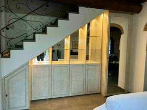 Armario bajo escaleras hecho a medida, Armario bajo con iluminaci�n LED, hecho a medida