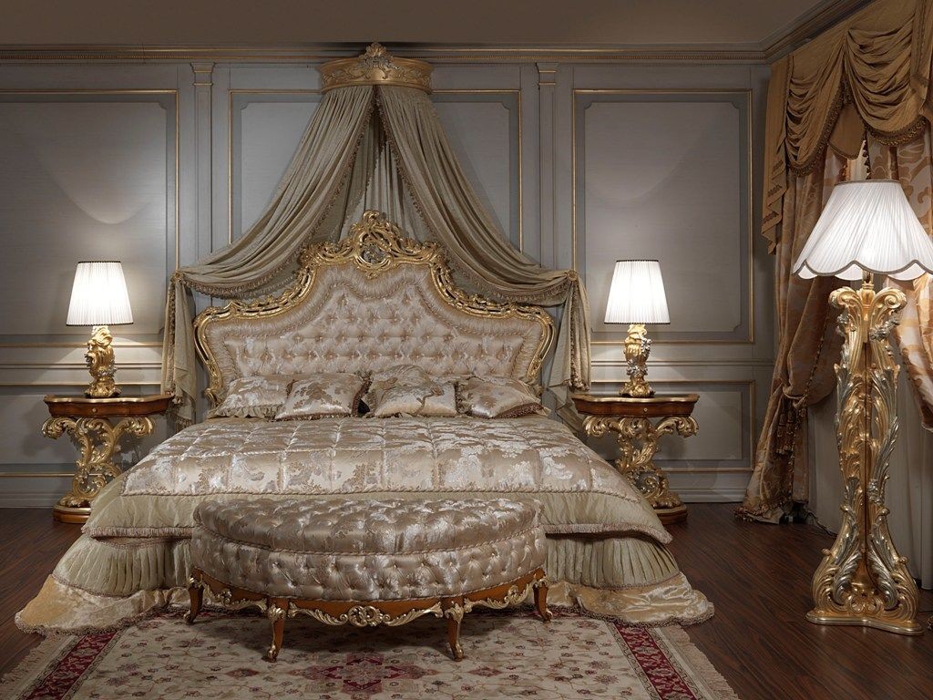 Art. 2001 bed, Cama de estilo clásico, cabecera tapizada en seda, talladas a mano