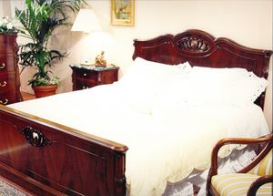 Beethoven cama, Cama de estilo cl�sico tallada a mano
