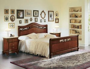 Gardenia cama, Cama en madera de nogal maciza en estilo clásico y lujoso