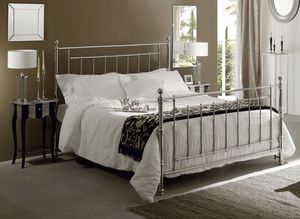 Inglese cama, Brass cama doble con superficies pulidas a mano