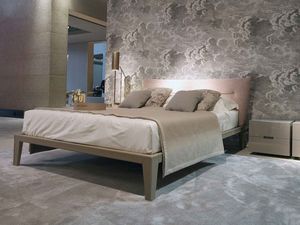 Pigalle cama, Cama cubierta en cuero con cabecera tapizada
