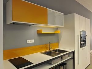 More Cocina en lnea, Cocina moderna en madera, ideal para lugares de trabajo y hogares