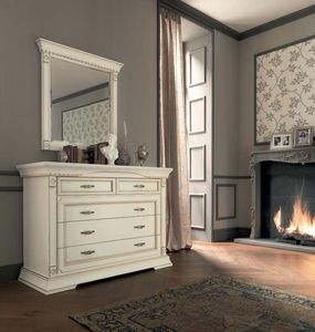 Art. 71BO01CO, C�moda de madera, de estilo cl�sico.