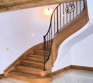 Escaleras de madera y hierro, Hierro y escaleras de madera, de estilo clsico
