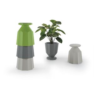 Rerecycled, Elemento bivalente en polietileno reciclado, taburete bajo o jardinera