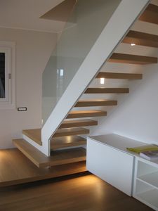 Art. G03, Escalera moderna elegante, barandilla de vidrio