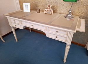 Art. 222, Escritorio de madera lacado, estilo clsico