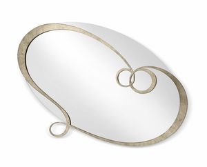 J'adore espejo, Espejo ovalado con marco de hierro forjado decorado.