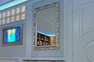 Salice espejo, Espejo finamente decorado, estilo barroco ligero