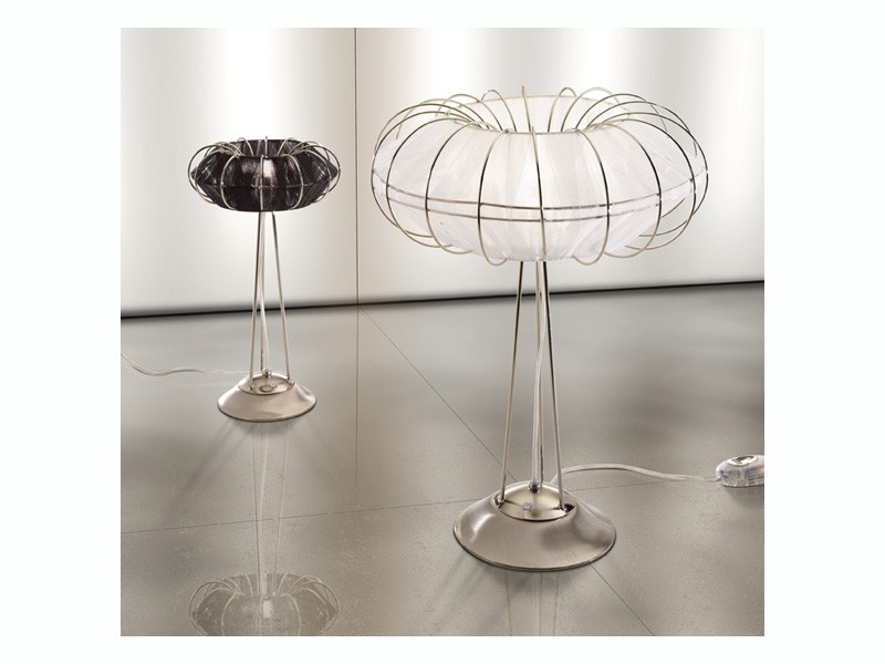 Moon table lamp, Lámpara de mesa con líneas limpias y minimalistas