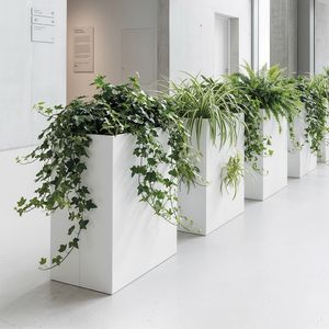 Design Collection Planters, Agarradera con estructura de acero pintado, de dise�o minimalista