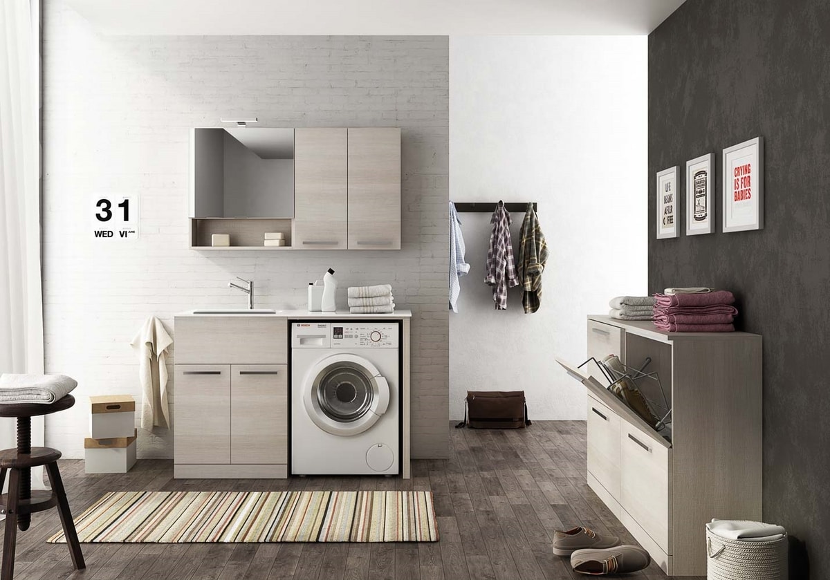 Mueble lavadero con puertas batientes con lavabo.