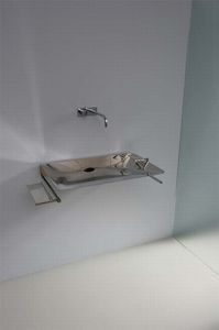 X-Treme, Un lavabo de acero pulido, disponible con diversos accesorios