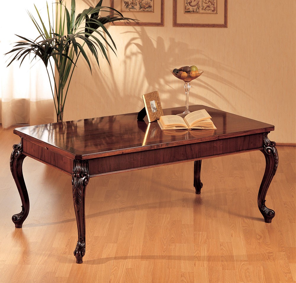 Mesa de madera, patas talladas, para la decoración del hogar clásico