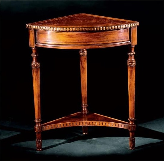 Complements side table 755, Mesa auxiliar de esquina en madera tallada
