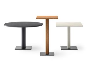 Lucy, Mesa con columna de madera redondeada.