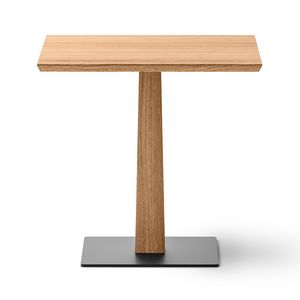 Pyramid, Mesa con columna piramidal de madera, de forma esbelta