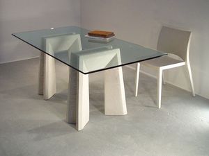 Riflesso table, Mesas de comedor con tapa de cristal y patas de piedra