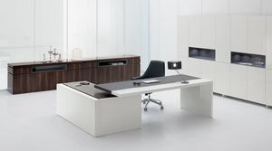 Ar.tu comp. 01, Elegante escritorio en cuero lacado blanco y color titanio