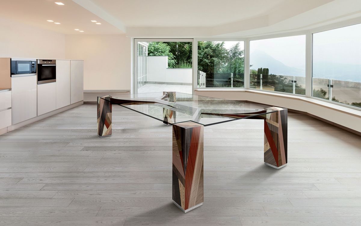 Mesa rectangular, tapa de cristal, patas de madera sólida