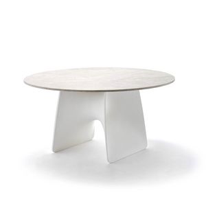 Lux, Mesa con tapa de piedra natural, con formas suaves