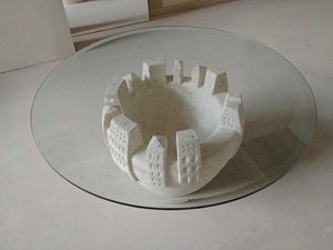Gaia, Mesa de centro con piedra tallada y decorada