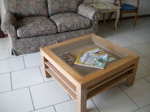Jolly, Mesa de centro en madera y vidrio, estanteras retrctiles, para sala de estar