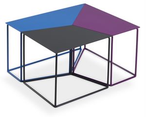 Tris, Mesa de caf hecha enteramente de metal, dividida en 3 partes