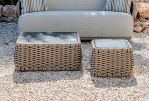 AURA T, Mesas de centro tejidas para uso exterior.