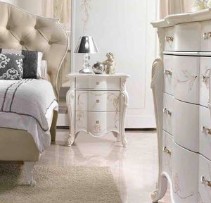 Incanto Art. 441, Mesa de noche de madera, con tallas y decoraciones refinadas