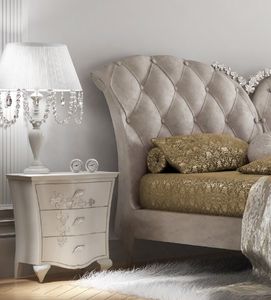 I Sogni Art. 541B, Mesa de noche de estilo cl�sico elegante, con decoraciones plateadas