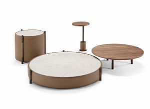 Manfi, Las mesas de centro tienen forma circular.