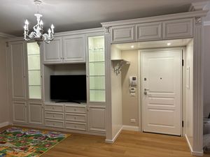 Muebles de pared a medida para sal�n y entrada., Muebles elegantes a medida para entrada y sal�n.