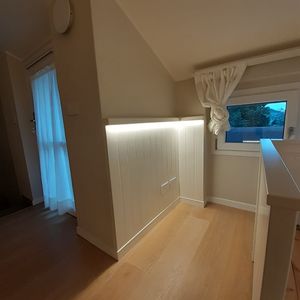 Boiserie moderna para dormitorio infantil, Boiserie moderna para dormitorio infantil, con luces LED