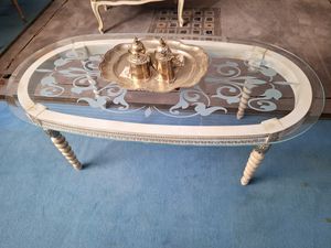 Art. 502, Mesa de caf con tapa de cristal con decoraciones arenosas