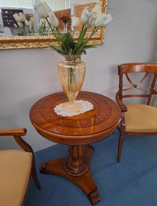 Art. 712, Mesa con tapa de raz incrustada