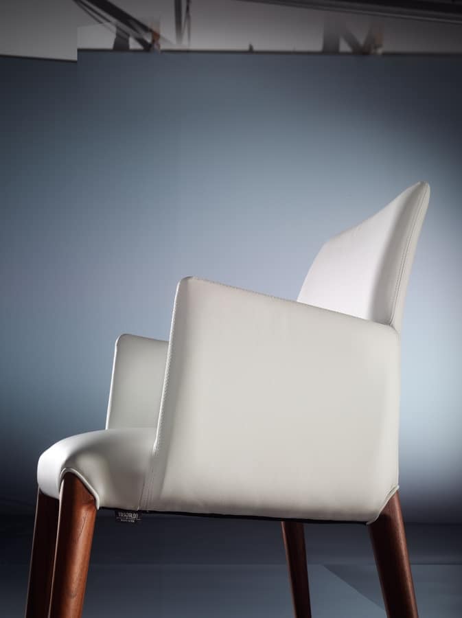 ART. 253/B INES, Pequeño sillón moderno, acolchados, patas de madera