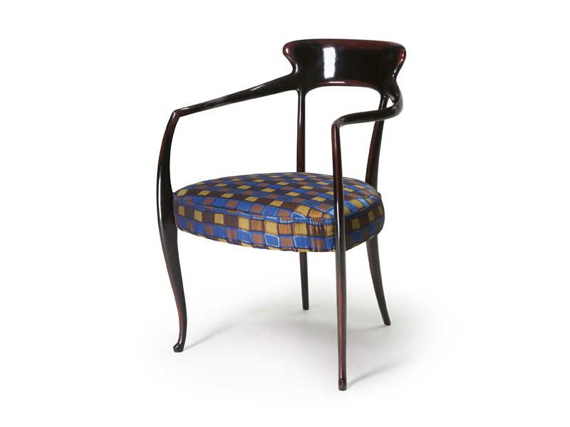 Art.191 armchair, Butaca de madera de haya con asiento acolchado, de estilo clásico