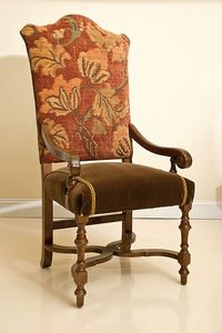 Art. 95/A silla con brazos, Silla con brazos, recubierta de tela, con lneas clsicas