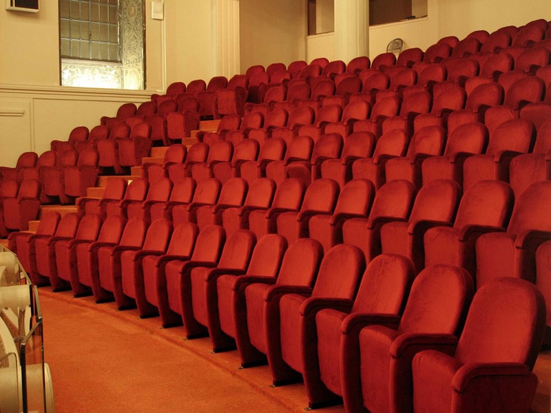 Giada Napoli, Silla con asiento plegable para salas de teatro