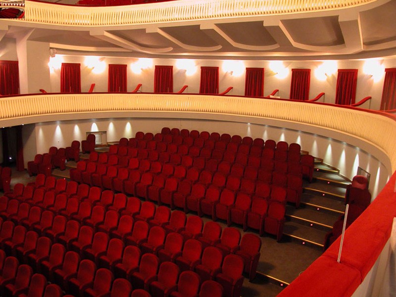 Giada Napoli, Silla con asiento plegable para salas de teatro