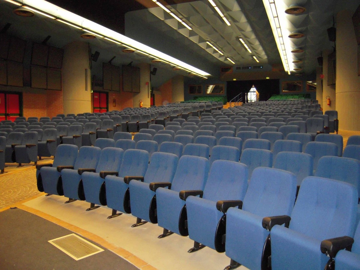 Simplex 1, Sillón modular tapizado para salas de cine