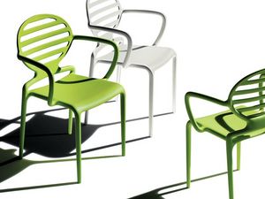 Cokka chair, Silla apilable con apoyabrazos, para al aire libre