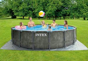 Intex 26742 Marco de prisma redondo para piscina sobre suelo grisceo 457x122 cm - 26742, Piscina exterior con efecto madera.