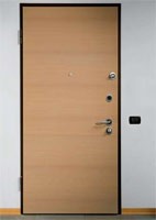 Cernobbio, Puerta de seguridad, acabado en madera de roble blanqueado, para habitaciones de hotel